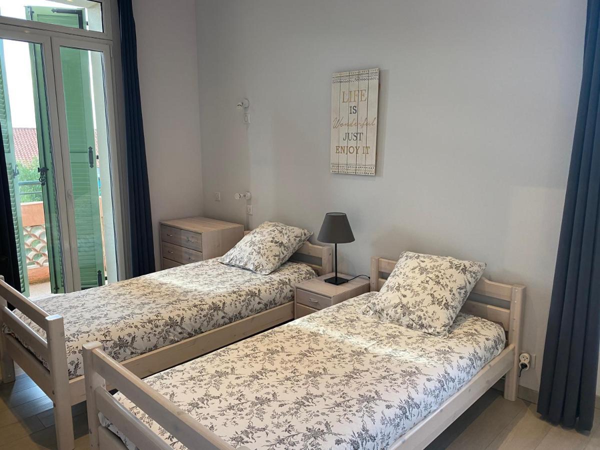 Agreable 3 Pieces Climatise Avec Vue Mer Et Parking Вилафранк-сюр-Мер Екстериор снимка
